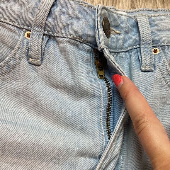 YMI High Rise Dream Fit Light Wash Distressed Frayed Hem Ripped Denim/Jean Short - Picture 3 of 5